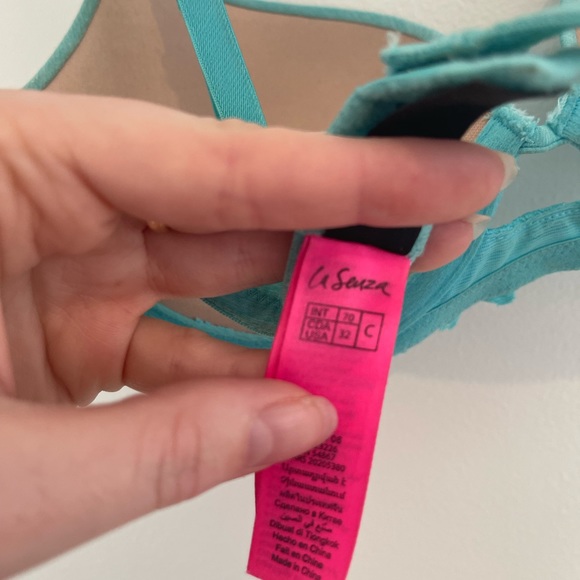Sexy Tease 32C La Senza bra - Picture 4 of 5